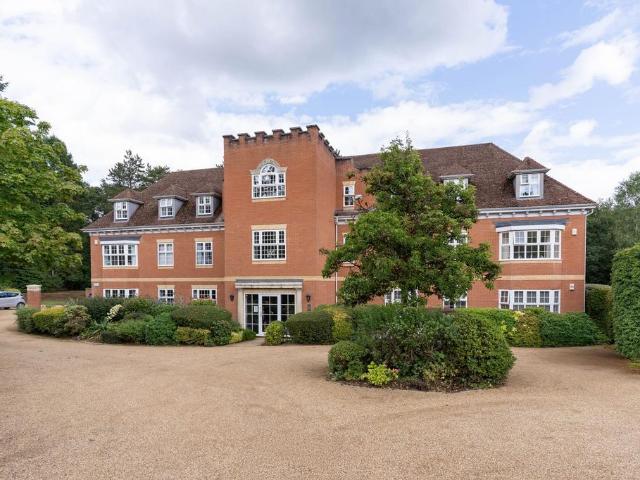 Flat for sale in Bromsgrove, Worcestershire