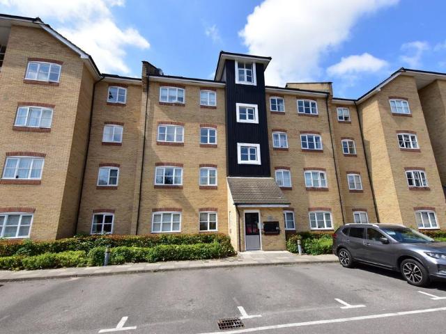 Flat for sale in Pouchen End, Hertfordshire