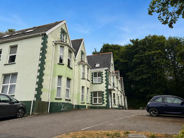 Flat for sale in Cimla, Briton Ferry