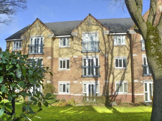 Flat for sale in Potters Corner, East Midlands