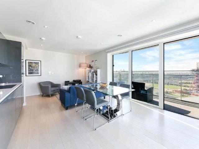 Flat for sale in Stratford Marsh, Greater London