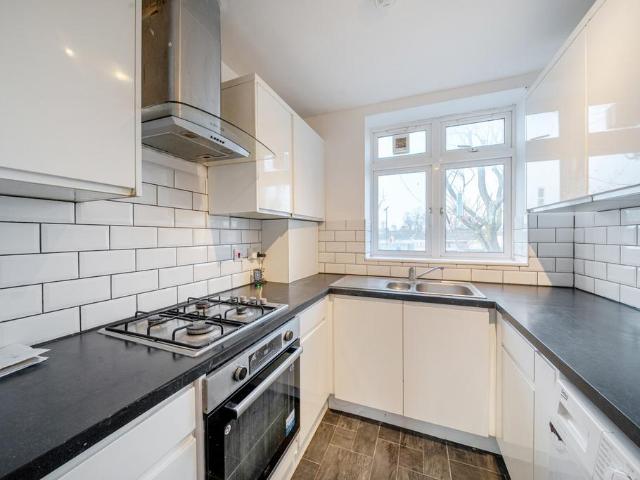 Flat for sale in Old Kent Road, Greater London