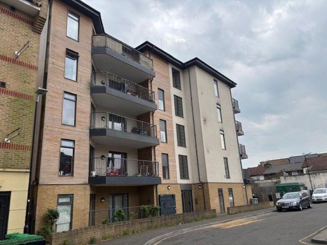 Flat for sale in Slough