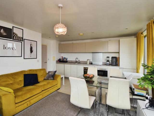 Flat for sale in Canning Town, Greater London