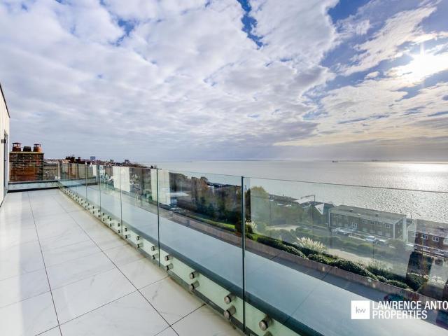 Flat for sale in Alton Barnes, Essex