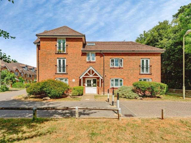 Flat for sale in Red Hill, Surrey
