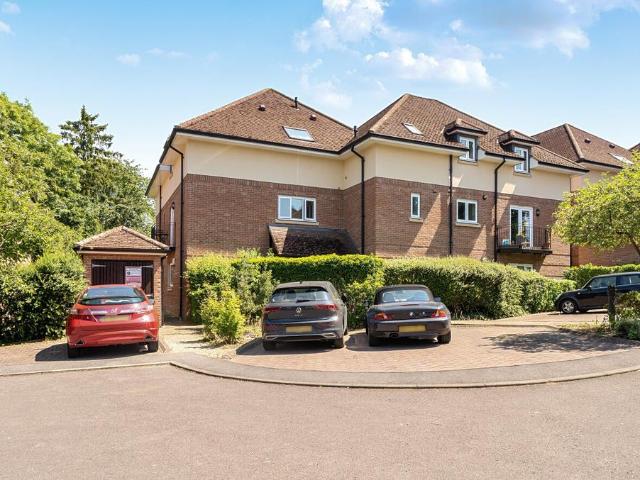 Flat for sale in The Slade, Oxfordshire