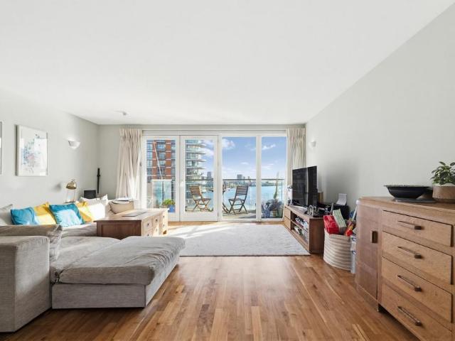Flat for sale in Blackwall, Greater London