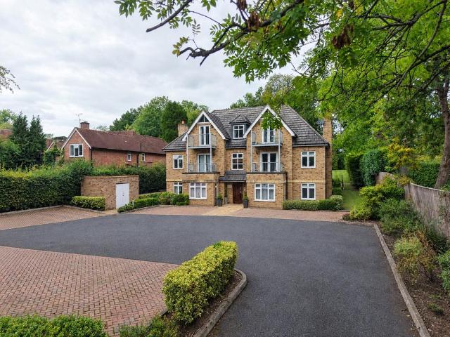 Flat for sale in Beaconsfield and Chepping Wye Community Board, Widmer End