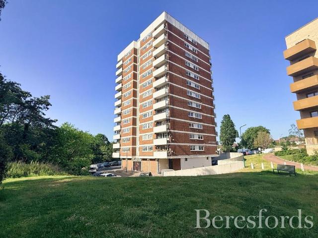 Flat for sale in Elm Park, Greater London