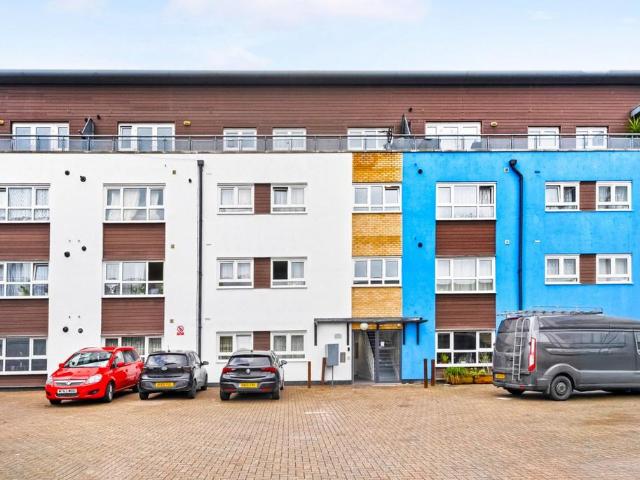 Flat for sale in Harringay, Greater London