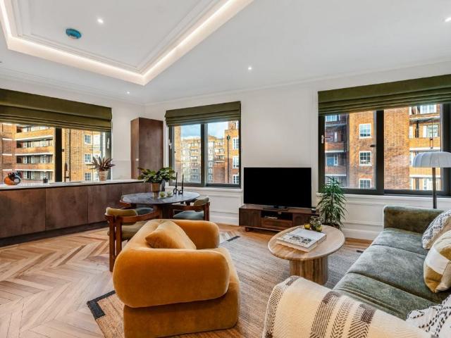 Flat for sale in Chalk Farm, Greater London