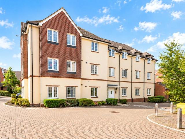 Flat for sale in Dean Court, Vale of White Horse