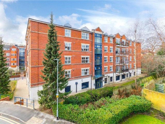 Flat for sale in Weetwood, West Yorkshire