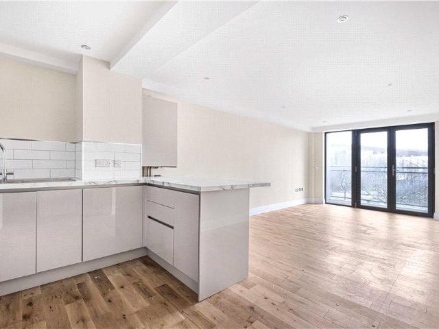 Flat for sale in Old Kent Road, Greater London