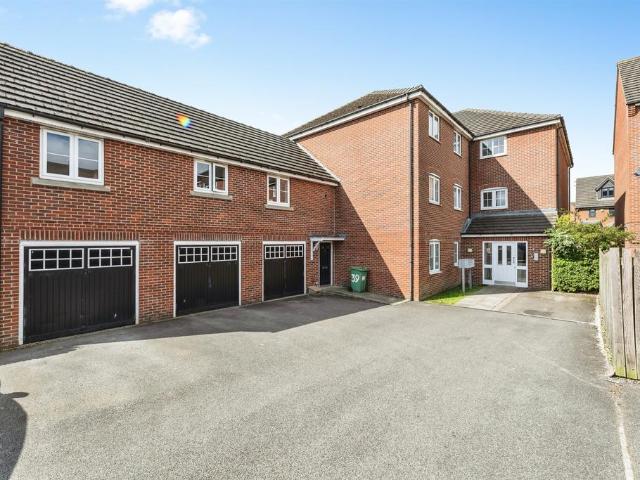 Flat for sale in Thorpe, West Yorkshire
