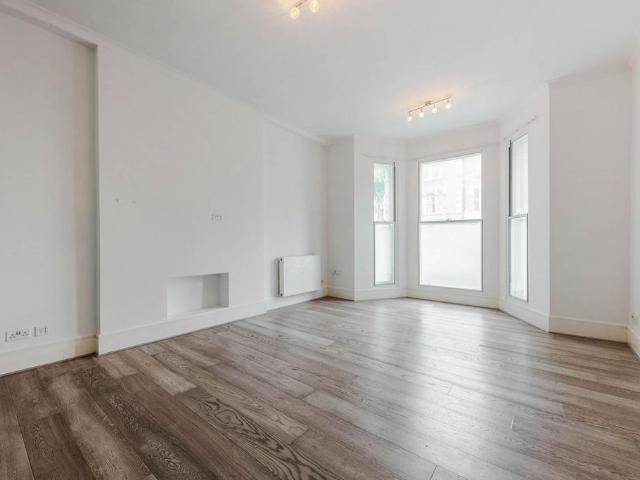 Flat for sale in Notting Hill, Greater London