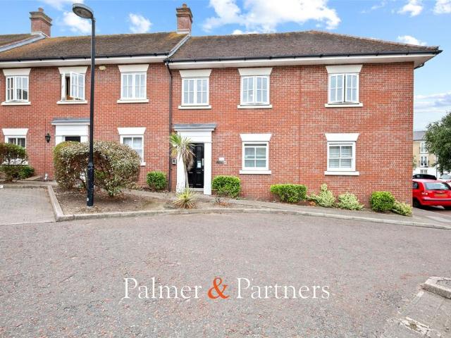 Flat for sale in Hythe, Fordham Heath