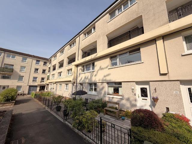 Flat for sale in Maryhill, Scotland