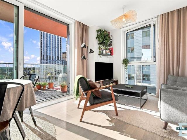 Flat for sale in Tottenham Hale, Greater London