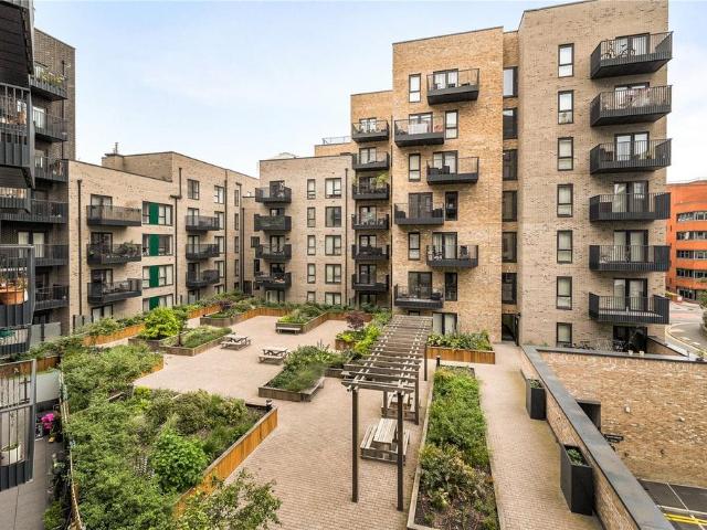Flat for sale in Easthampstead, Bracknell