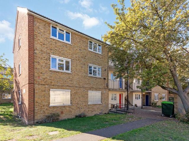 Flat for sale in Abbeville Village, Greater London