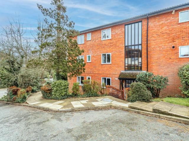 Flat for sale in St Albans, Five Acres