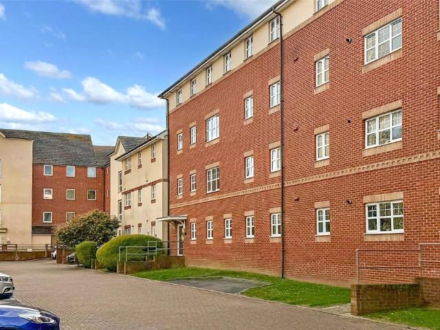 Flat for sale in Toddington, Clapham