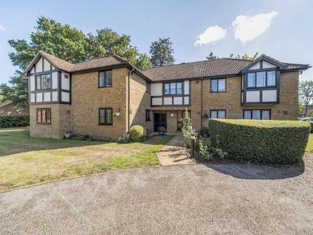 Flat for sale in Old Windsor