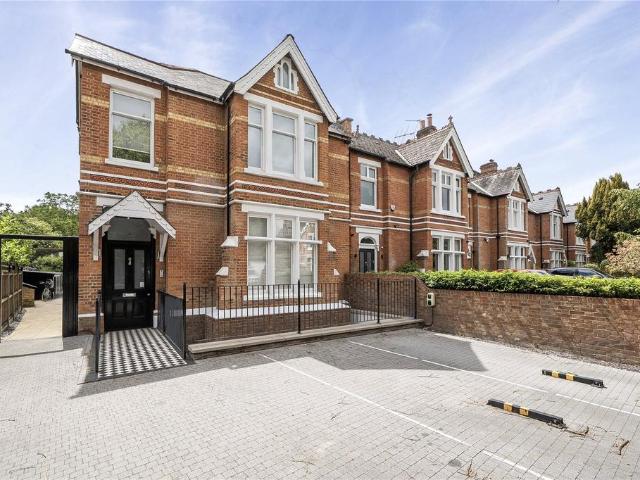 Flat for sale in London Borough of Ealing, Greater London