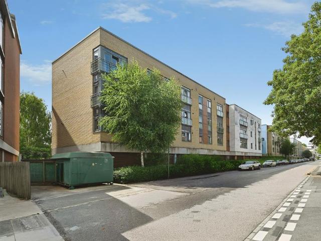 Flat for sale in Midway, Kent