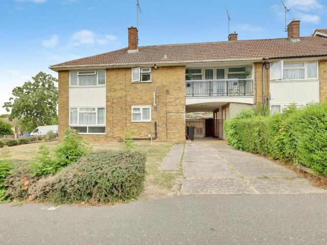 Flat for sale in Lee Chapel, Essex