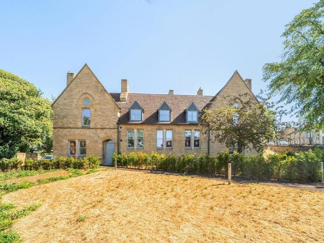 Flat for sale in Chipping Norton, Black Bourton