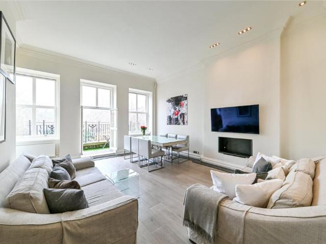 Flat for sale in Chelsea, Greater London