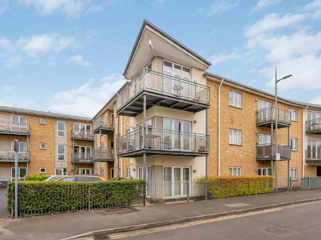 Flat for sale in Row Town, Surrey