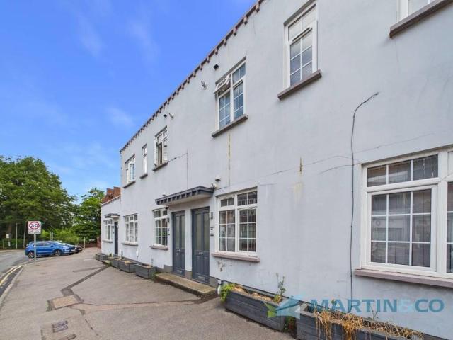 Flat for sale in The Butts, Kent
