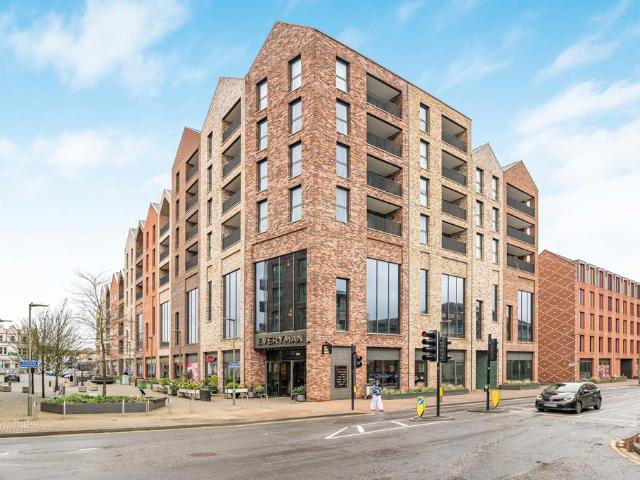 Flat for sale in Row Town, Surrey
