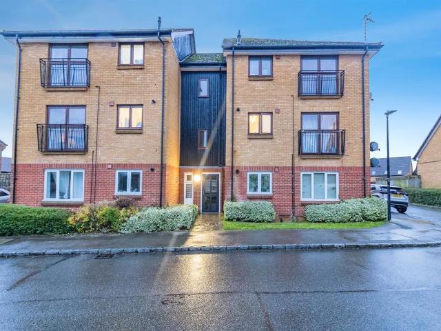 Flat for sale in Monkston Park, Milton Keynes