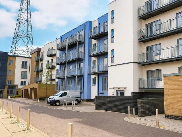 Flat for sale in Hythe, Fordham Heath