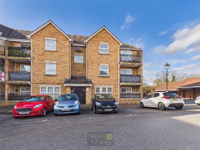 Flat for sale in Noak Hill, Essex