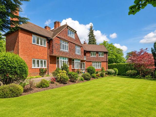 Flat for sale in Sunningdale