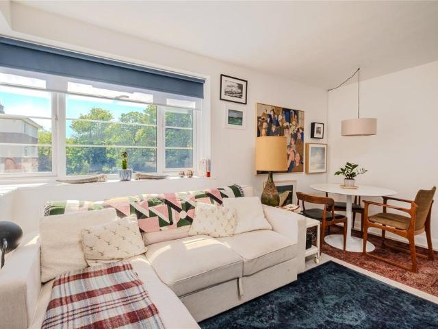 Flat for sale in West Norwood, Greater London