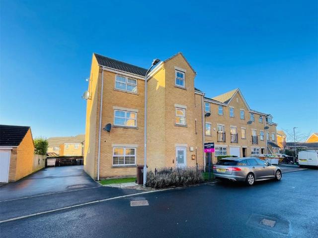 Flat for sale in Bierley, West Yorkshire