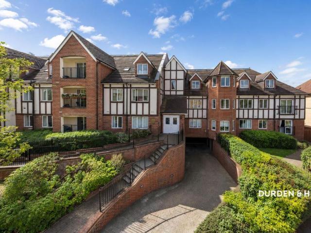 Flat for sale in Hornchurch, Greater London