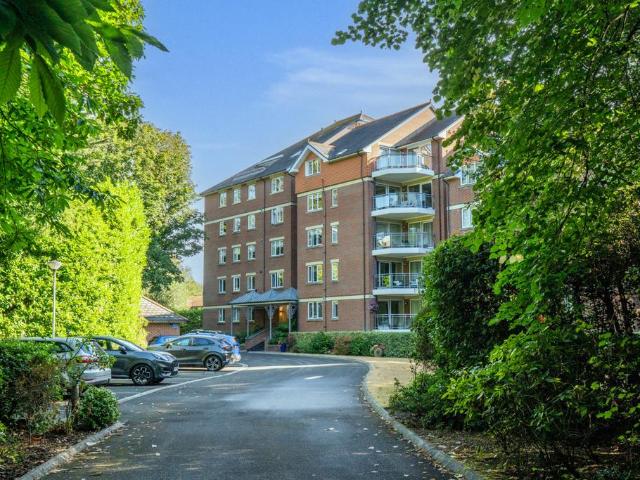 Flat for sale in Branksome Chine, Branksome Park