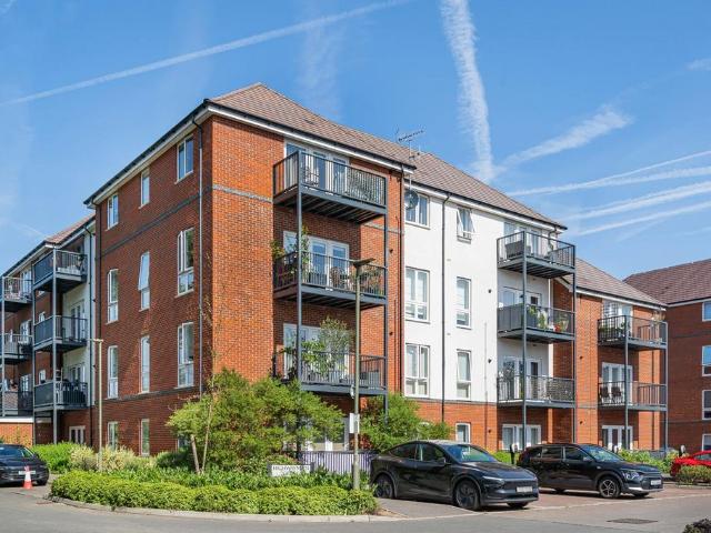 Flat for sale in Row Town, Surrey