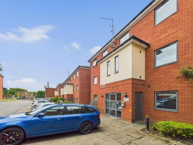 Flat for sale in Audnam, Amblecote