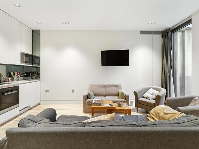 Flat for sale in Holborn, Greater London