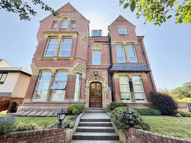 Flat for sale in Southport, Sefton
