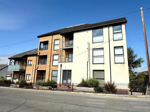 Flat for sale in Conwy, Wales